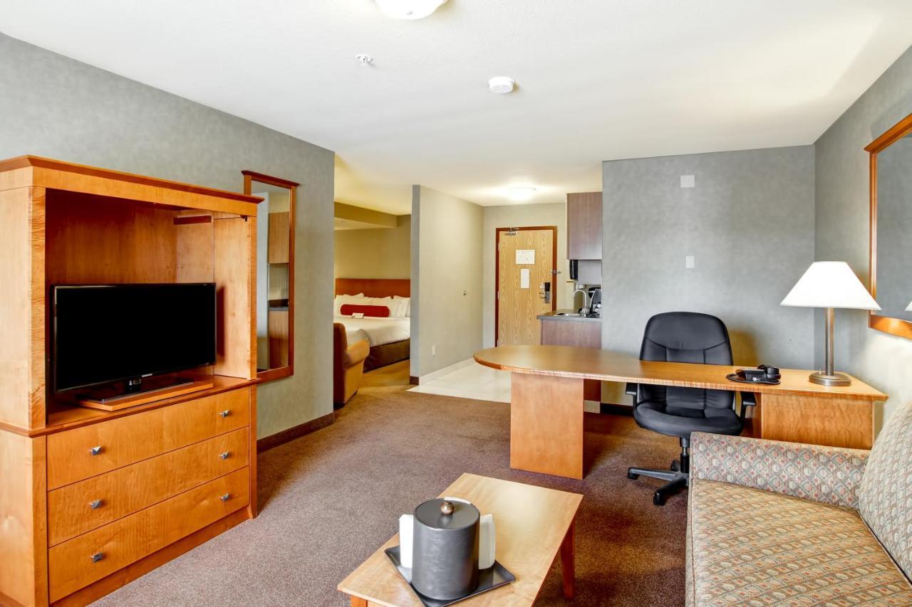 Hotel Ramada By Wyndham Ponoka Exteriér fotografie